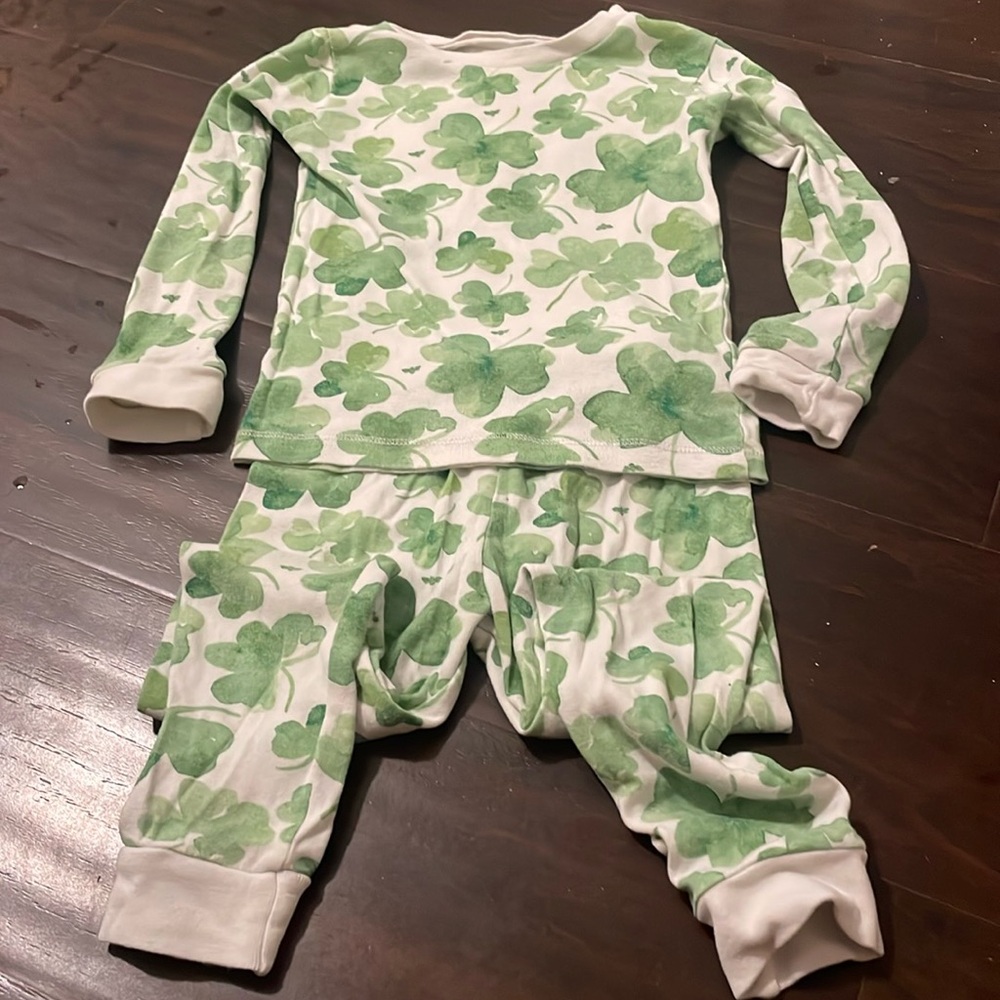 4T Burt’s Bees pajamas Clover Shamrock St. Patrick’s Day